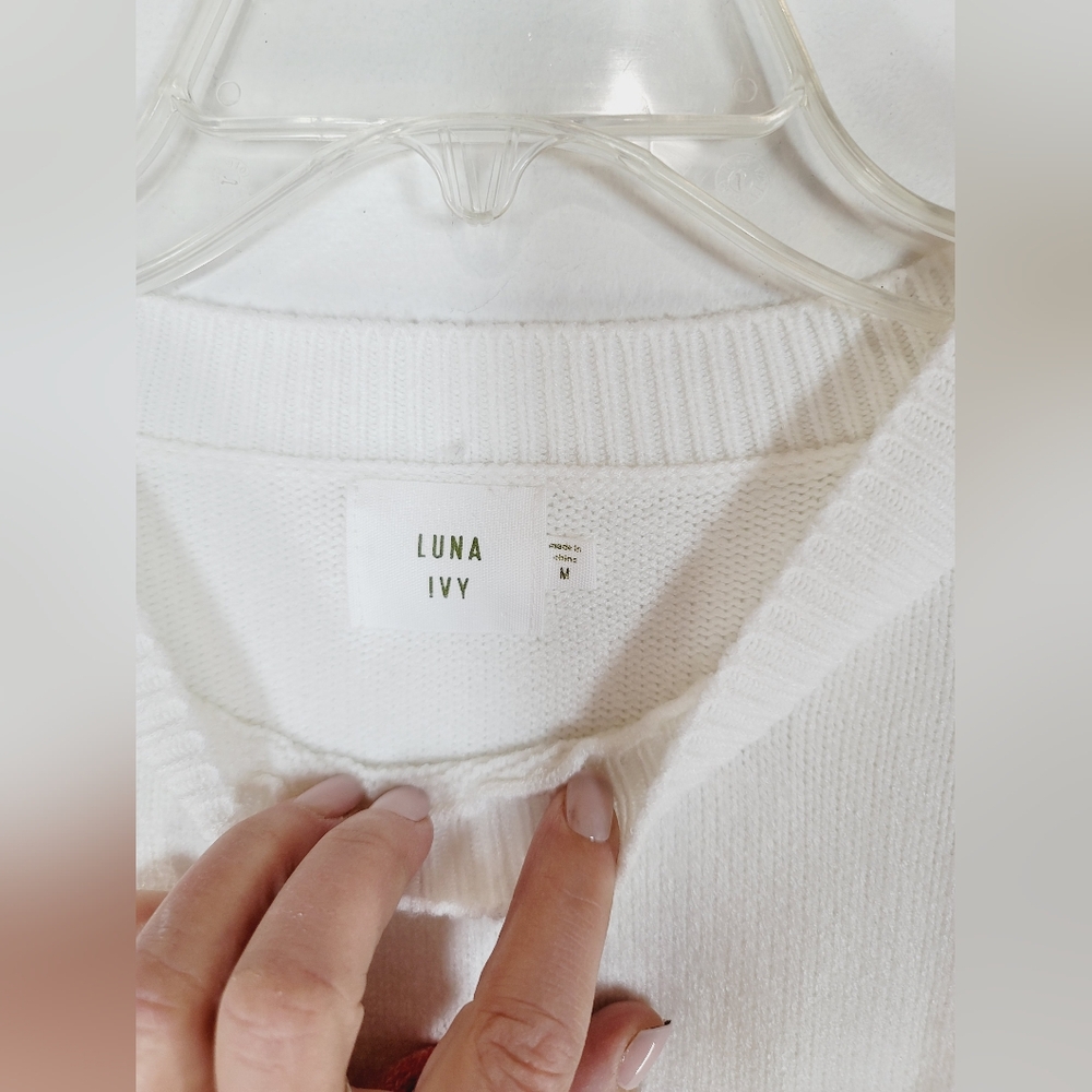 Luna Ivy By Anthropologie Colorful Bow Embellished White Sweater, Size Medium - Picture 4 of 4